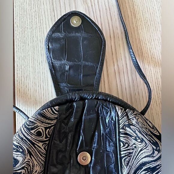 Park Ave Int Vintage genuine leather alligator brocade and metal detailing purse - Picture 5 of 10